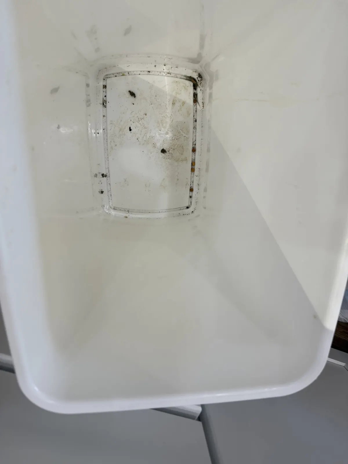 Pull-out bin, before cleaning